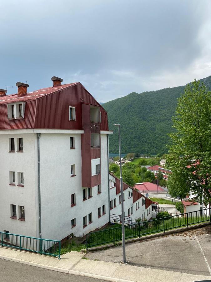Apartment Varezic Pluzine Bagian luar foto