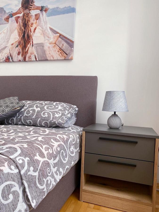 Apartment Varezic Pluzine Bagian luar foto